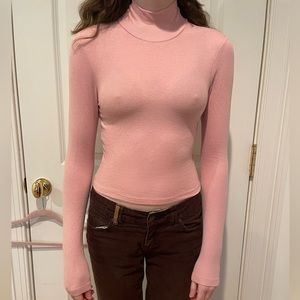 Pink long sleeve turtle neck. Brand: Aritzia (Wilfred). Size: small